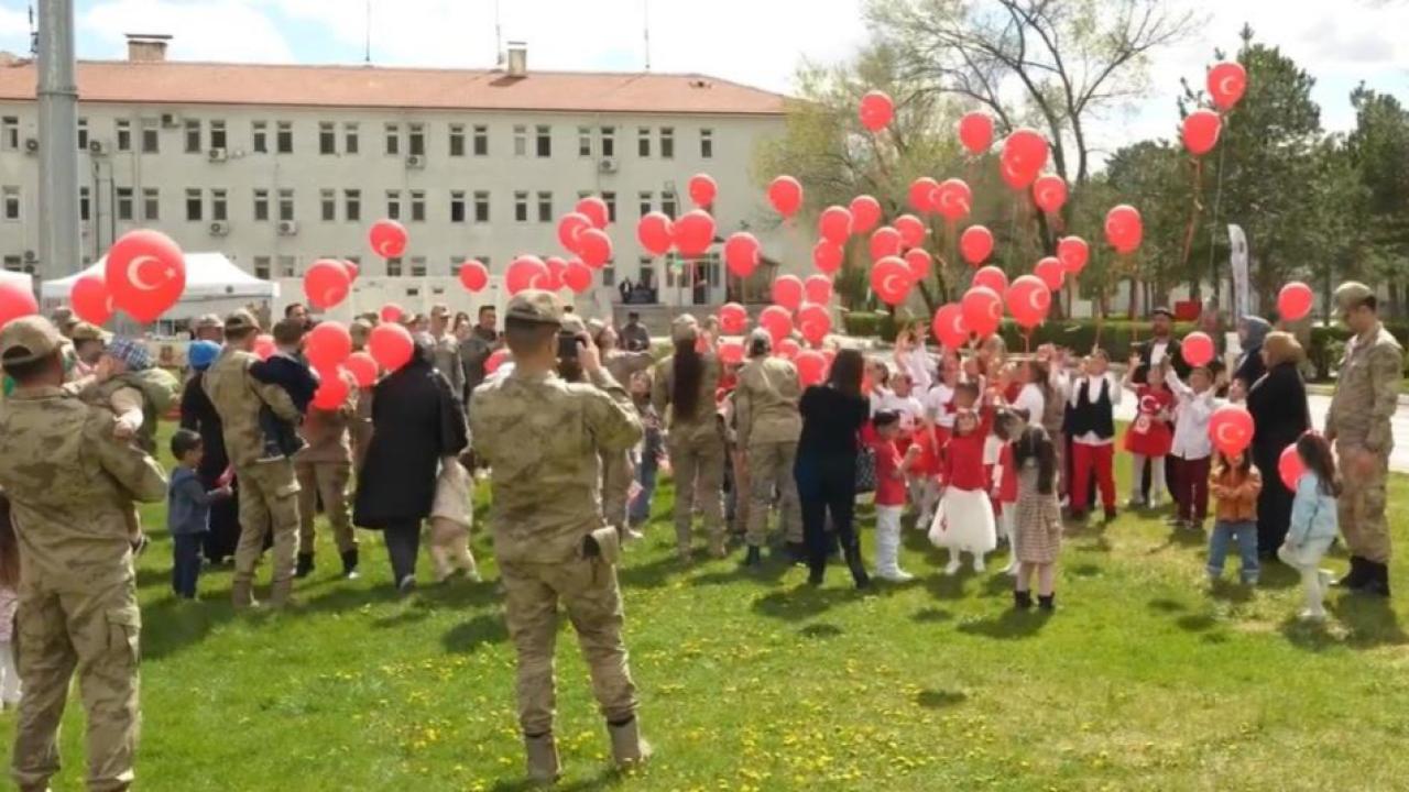 Jandarmadan çocuklara 23 Nisan sürprizi