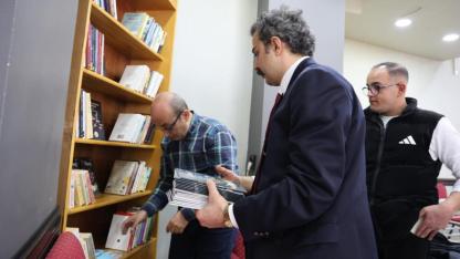 Kahvehaneler kitapla canlanıyor