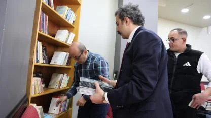 Kahvehaneler kitapla canlanıyor