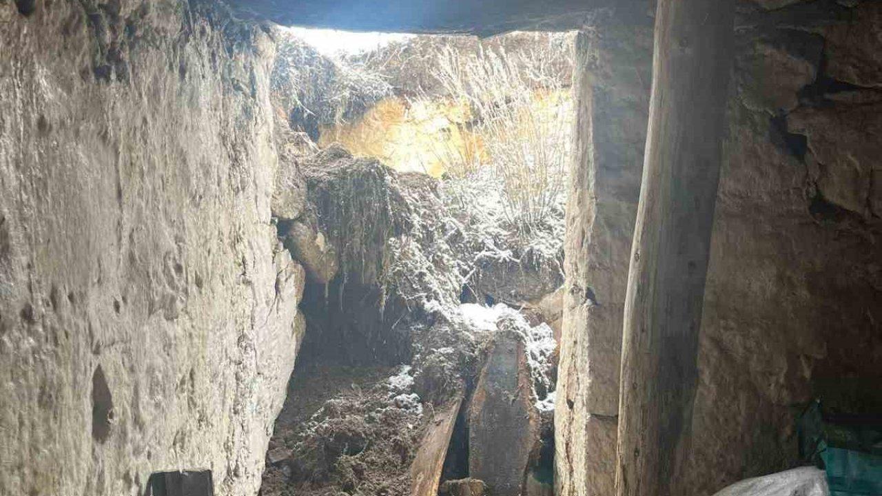 Ardahan’da kar yükü çatıyı çökertti