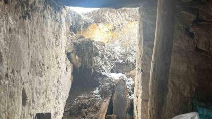 Ardahan’da kar yükü çatıyı çökertti