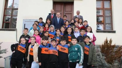 Kars Valiliğine küçük ziyaretçiler