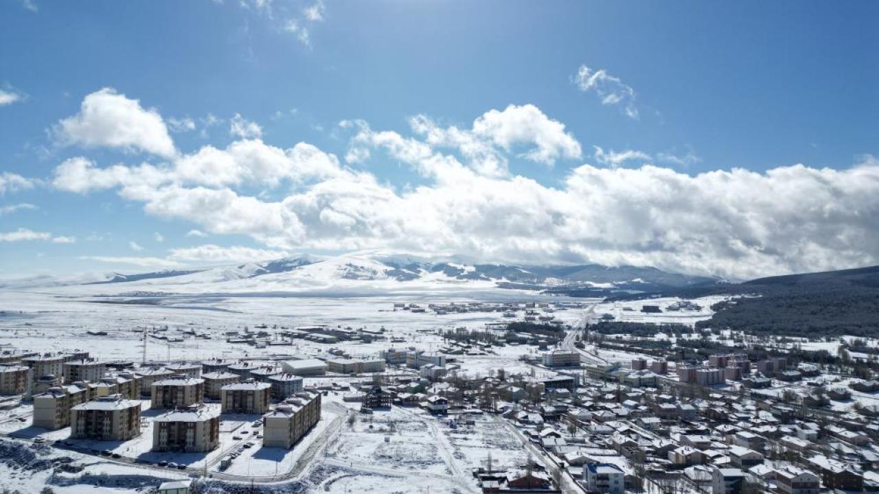 Kars ve Sarıkamış beyaza büründü: Doğu’nun masalsı kış manzarası havadan görüntülendi