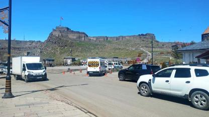 Kars, yılın ilk güneşli ve sıcak havası yaşıyor