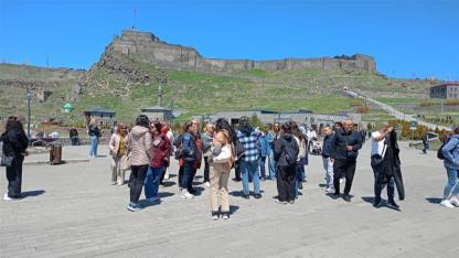 Kars’a yerli ziyaretçi akını devam ediyor