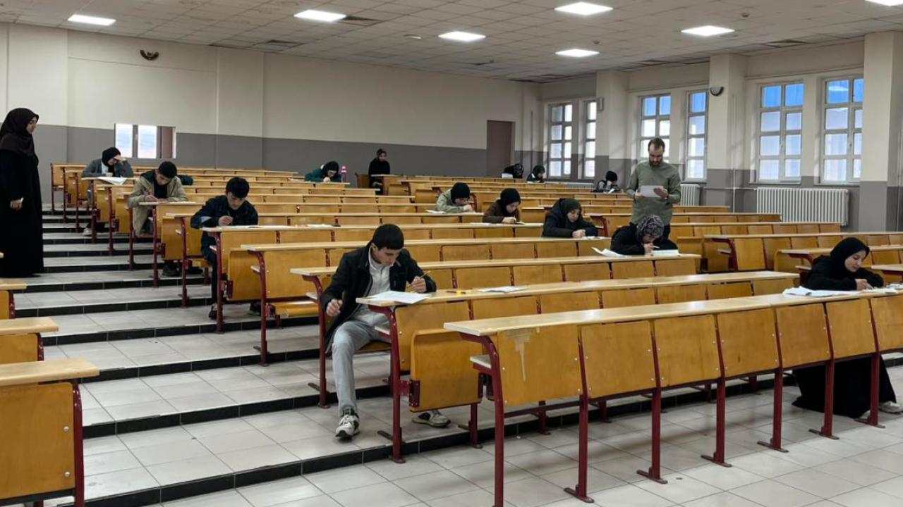 Kars’ta 505 öğrenci umre için yarıştı