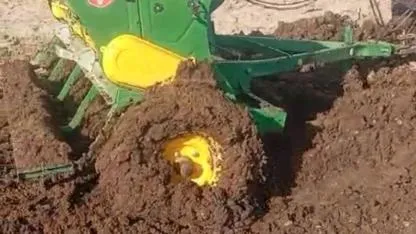 Kars’ta çiftçinin çamur çilesi