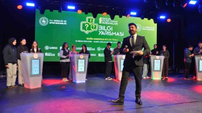 Kars’ta genç yetenekler sahne aldı: Bölge finalinde kültür ve sanat rüzgarı