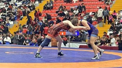 Kars’ta güreş heyecanı zirvede