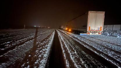 Kars'ta kar ve tipi ulaşımı felç etti