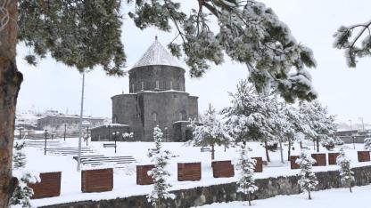 Kars'ta kar yağışı etkili oluyor