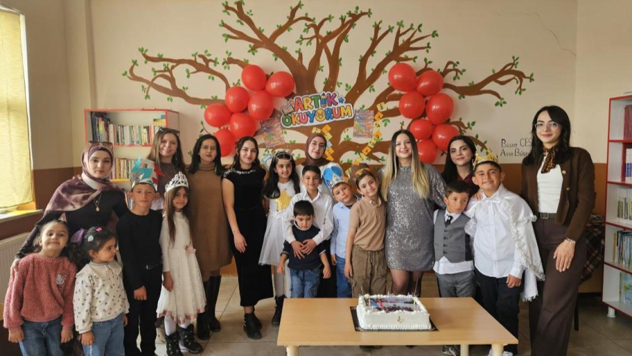 Kars’ta köy okulunda tiyatro coşkusu: Öğrencilerden renkli gösteri