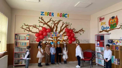 Kars’ta köy okulunda tiyatro coşkusu: Öğrencilerden renkli gösteri