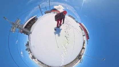 Kars’ta nisanda kar macerası: Zirveye yürüyüp bahar ortasında snowboard yaptılar