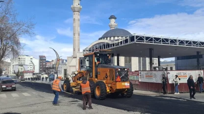 Kars’ta şehir içi yollar yenileniyor: Caddelere karayolları eli değdi