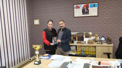 Lise öğrencisi kadın ölümlerini romanlaştırdı