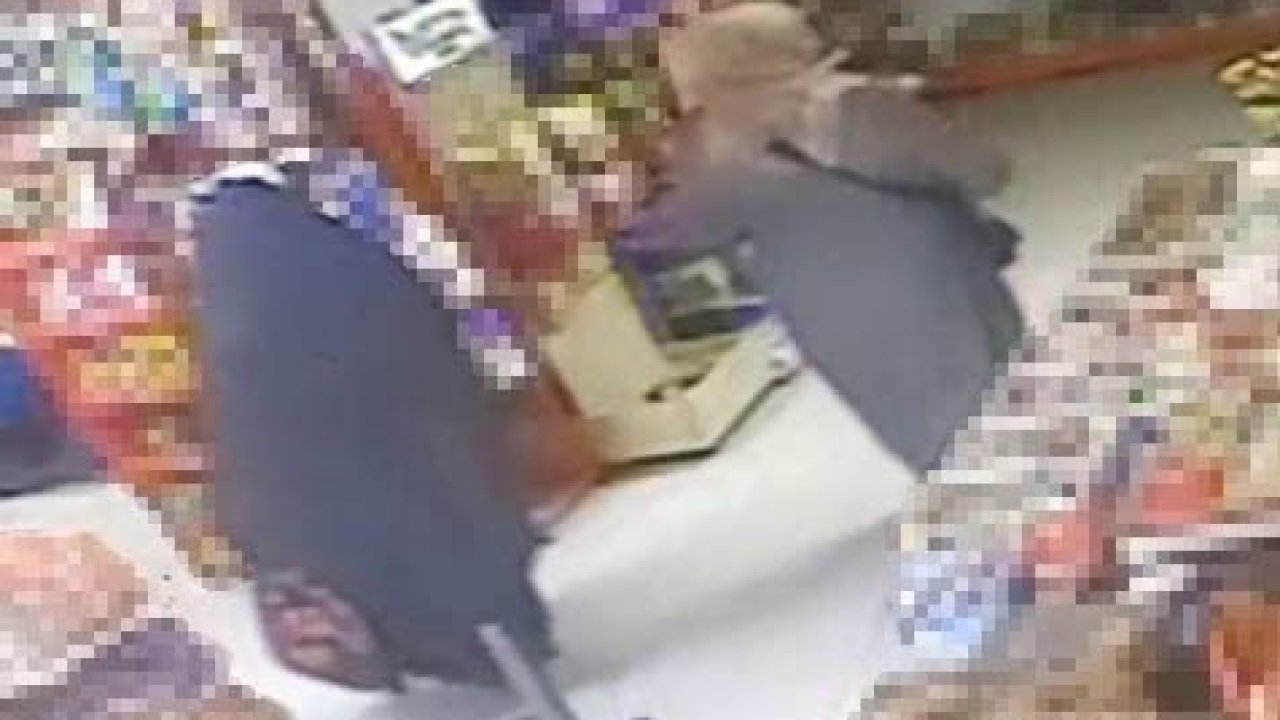 Marketten hırsızlık güvenlik kamerasına yansıdı