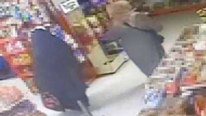 Marketten hırsızlık güvenlik kamerasına yansıdı