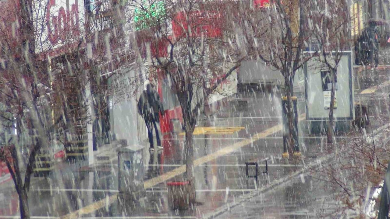 Meteoroloji uyardı: Kars’ta kar yağışı başladı