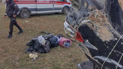 Otomobil takla attı bir kişi öldü iki kişi yaralandı