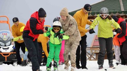 Jandarmadan anlamlı 23 Nisan etkinliği