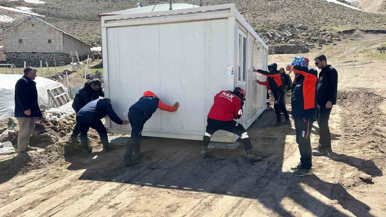 Patnos’ta deprem sonrası barınma ihtiyacı karşılandı