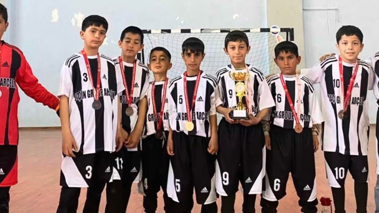 Patnos’ta minik şampiyonlara coşkulu karşılama