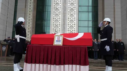 Polis memuru dualarla uğurlandı