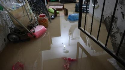 Sağanak sonrası evler sular altında kaldı