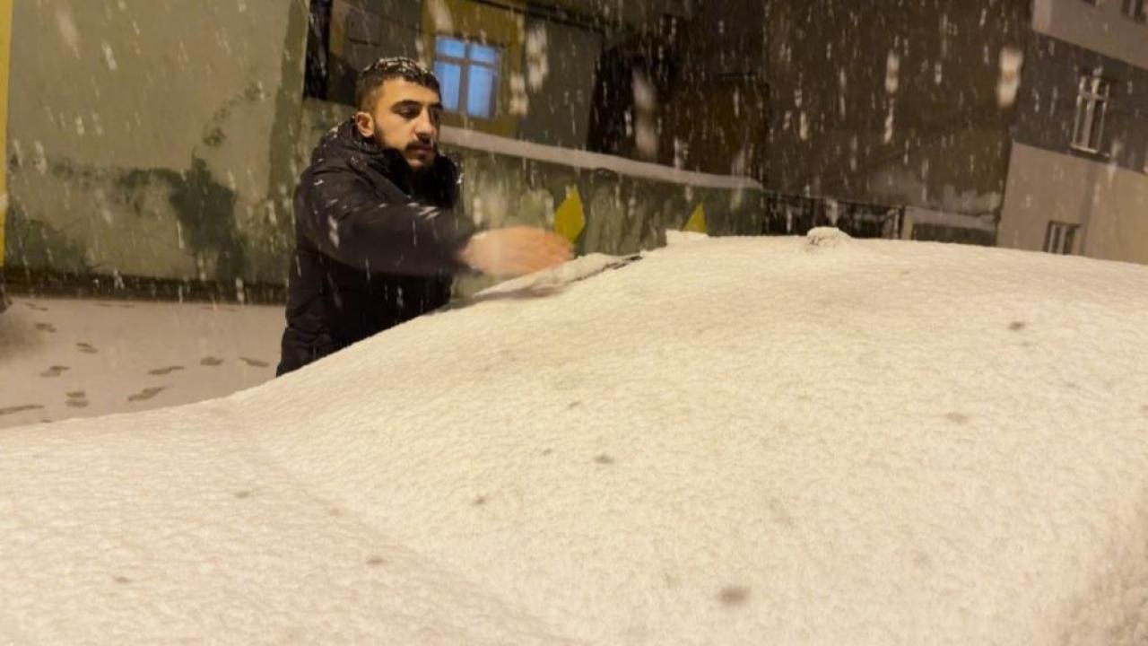 Sarıkamış’a kar kalınlığı 15 santimetreyi aştı