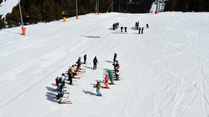 Sarıkamış’ta kayak ve snowboard kursları başarıyla sonlandı
