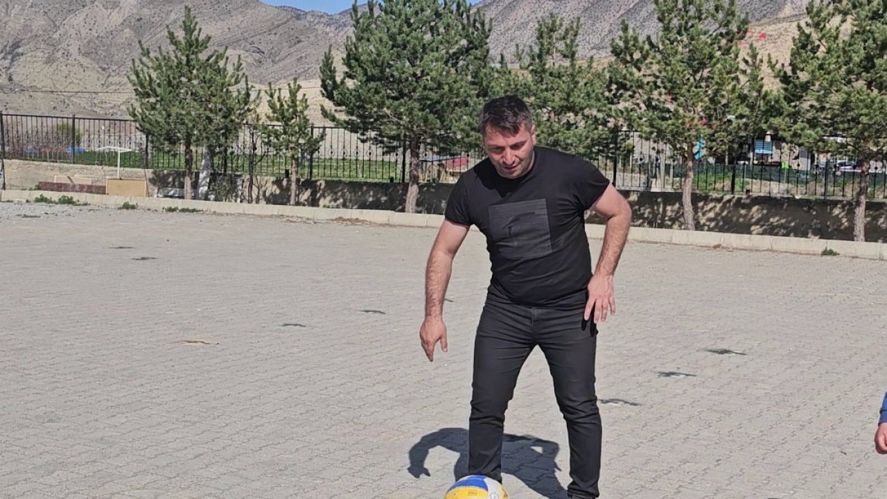 Şelale’nin "Yetenekli" müdürü: Topu iki defa potaya, kendini öğrencilerinin gönüllerine soktu