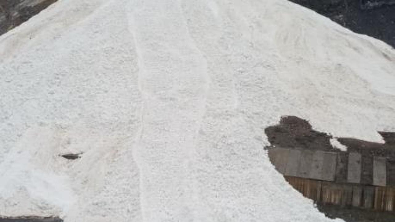 Sümbül Dağı’ndan inen çığ Zap Suyu’nun önünü kapattı