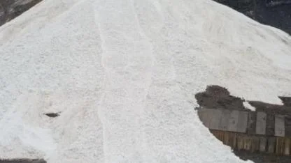 Sümbül Dağı’ndan inen çığ Zap Suyu’nun önünü kapattı