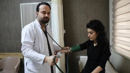 Tansiyon hastalarına uyarı, susamayı beklemeden su için