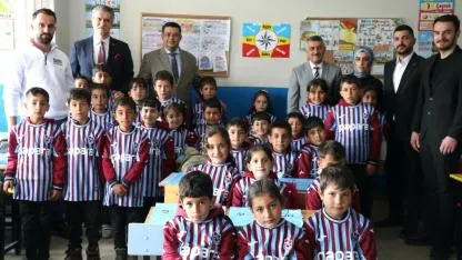 Trabzonspor’dan Ağrı'daki miniklere forma sürprizi