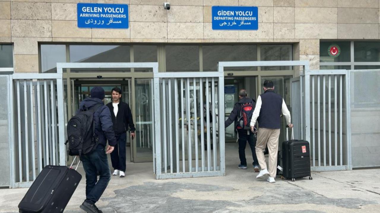 Türkiye-İran sınırında geçişler kontrollü devam ediyor