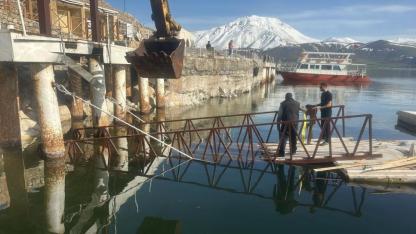 Van Gölü çekildi Akdamar Adası’na yeni iskele yapılıyor