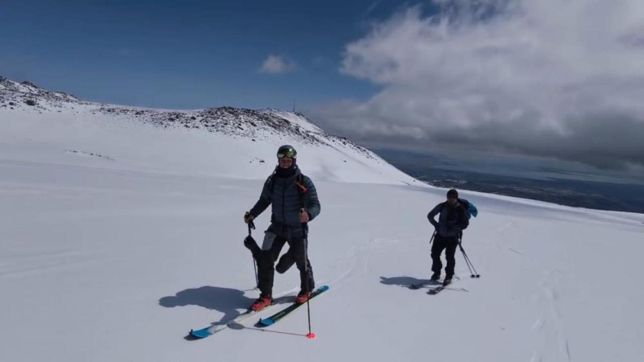 Zirveye ulaşamadılar, kayarak indiler