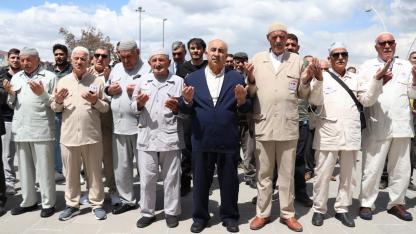 Ağrı’dan 163 kişilik hac kafilesi dualarla uğurlandı