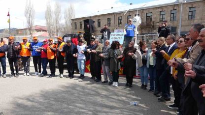 Ardahan’da 1 Mayıs Emek ve Dayanışma Günü halaylarla kutlandı