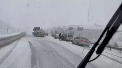 Erzurum’da Mayıs’ta kar sürprizi