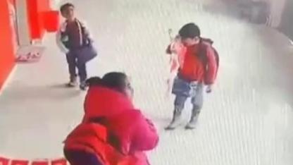 Minik kalplerden yürek ısıtan bayrak hassasiyeti
