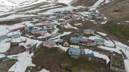 Iğdır’da kar altındaki evler havadan görüntülendi