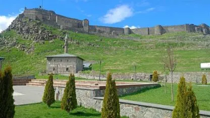 Kars Kalesi etekleri şenlenmeyi bekliyor