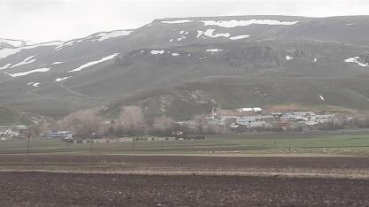 Kars’ın köyleri yeşile hasret kaldı