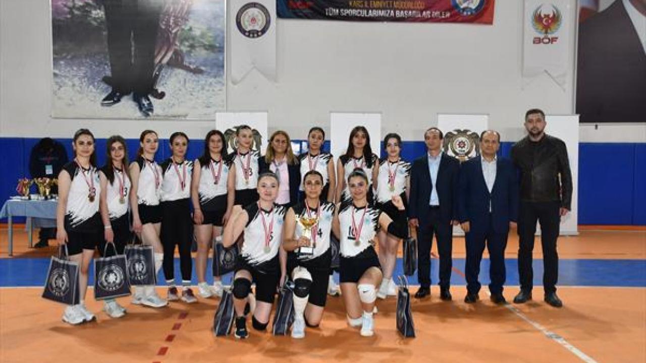 Kars’ta spor şöleni ödül töreniyle taçlandı