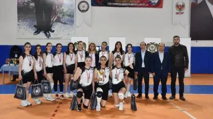 Kars’ta spor şöleni ödül töreniyle taçlandı