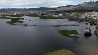 Kura Nehri taştı, tarım arazileri sular altında kaldı