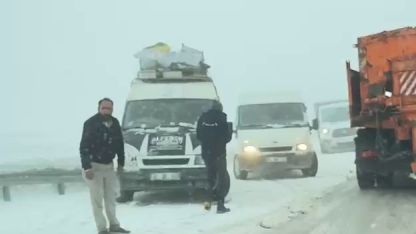 Mayısta kar yolları kapattı